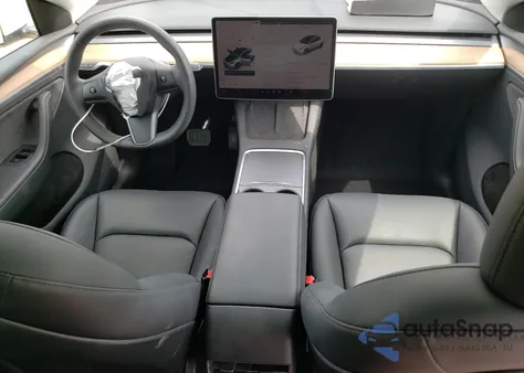2025 Tesla Model Y z USA, uszkodzony, nr VIN 7SAYGDED0SA365297
